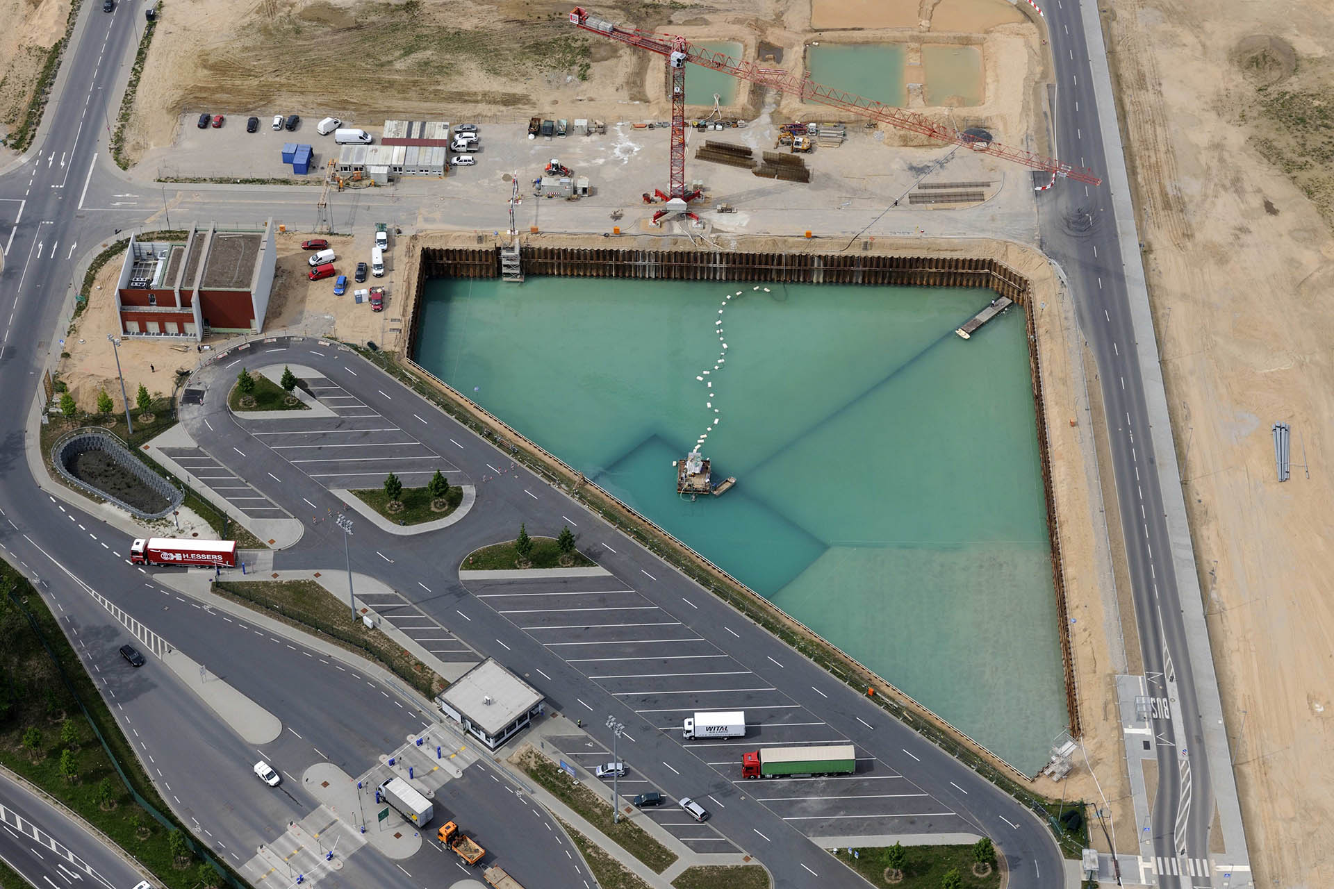 Luftansicht einer Baustelle auf einem Flughafen