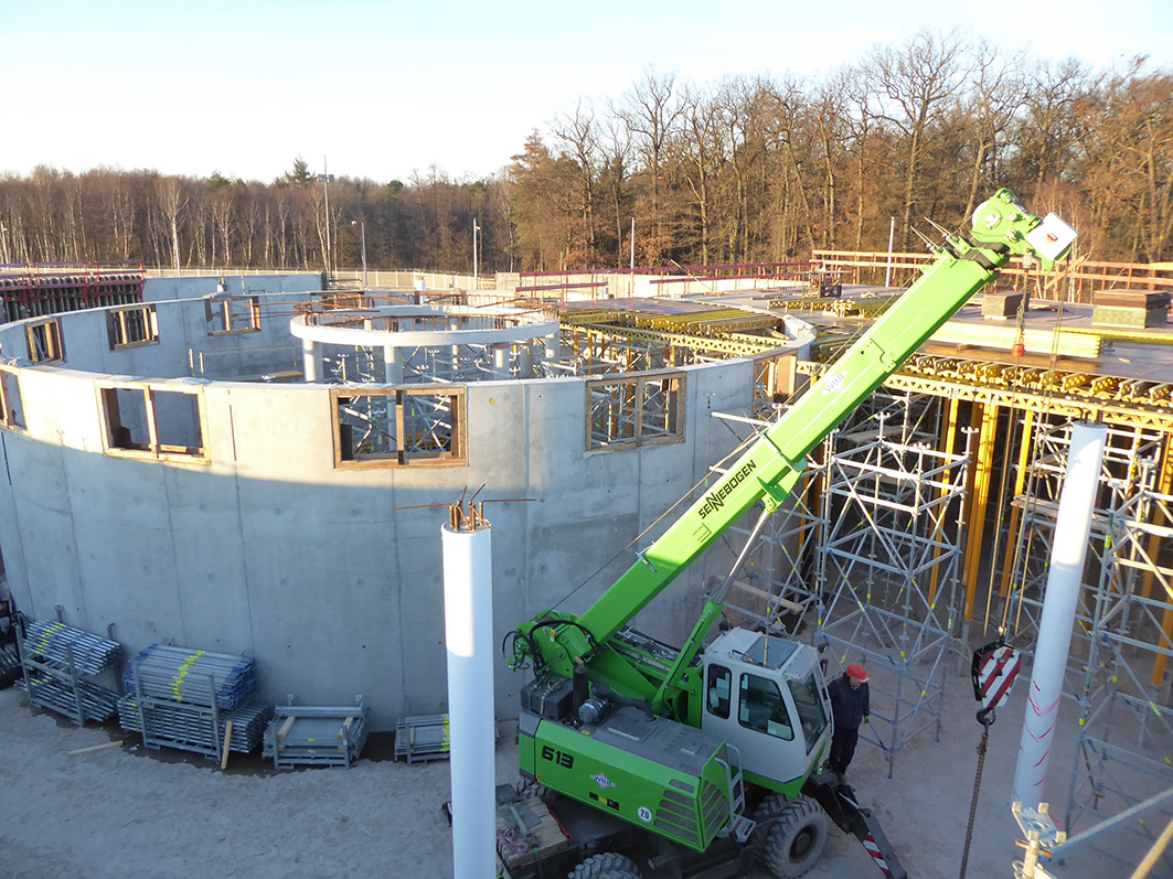 Baustelle mit einem Kran